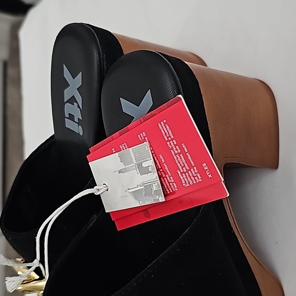 Black Seude Platform Sandal - Picture 4 of 4